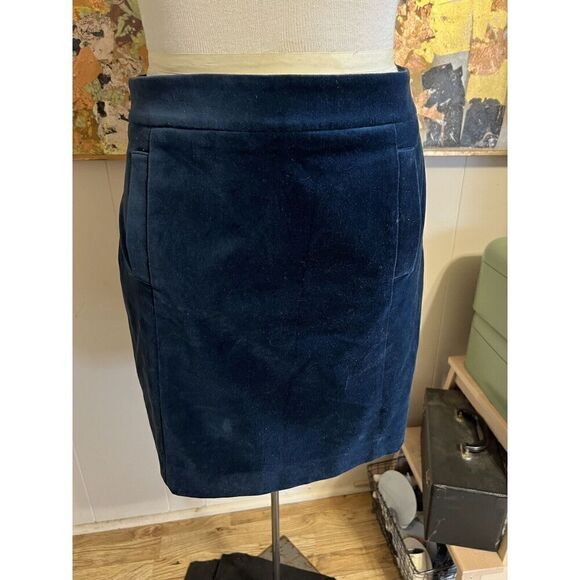 Ann Taylor Womens 12P Velvet Mini Skirt Green Velvet Pockets Back Zipper NWT - Picture 1 of 7